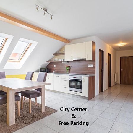 מיקולוב Saeli Apartments מראה חיצוני תמונה