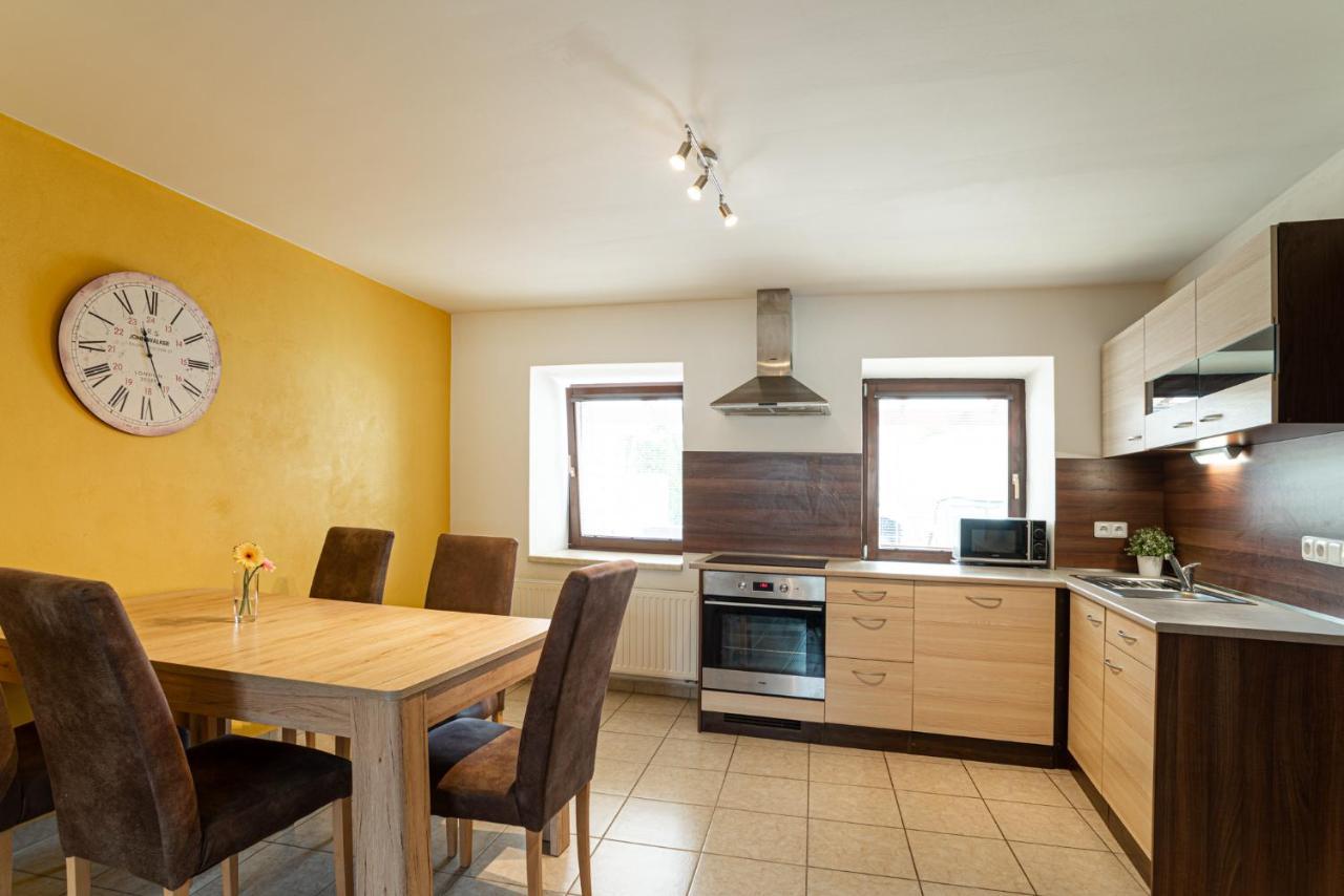 מיקולוב Saeli Apartments מראה חיצוני תמונה
