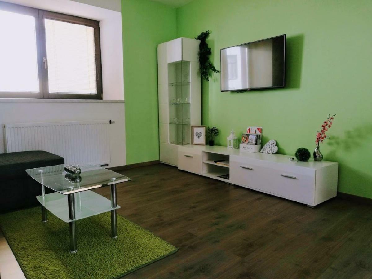 מיקולוב Saeli Apartments מראה חיצוני תמונה